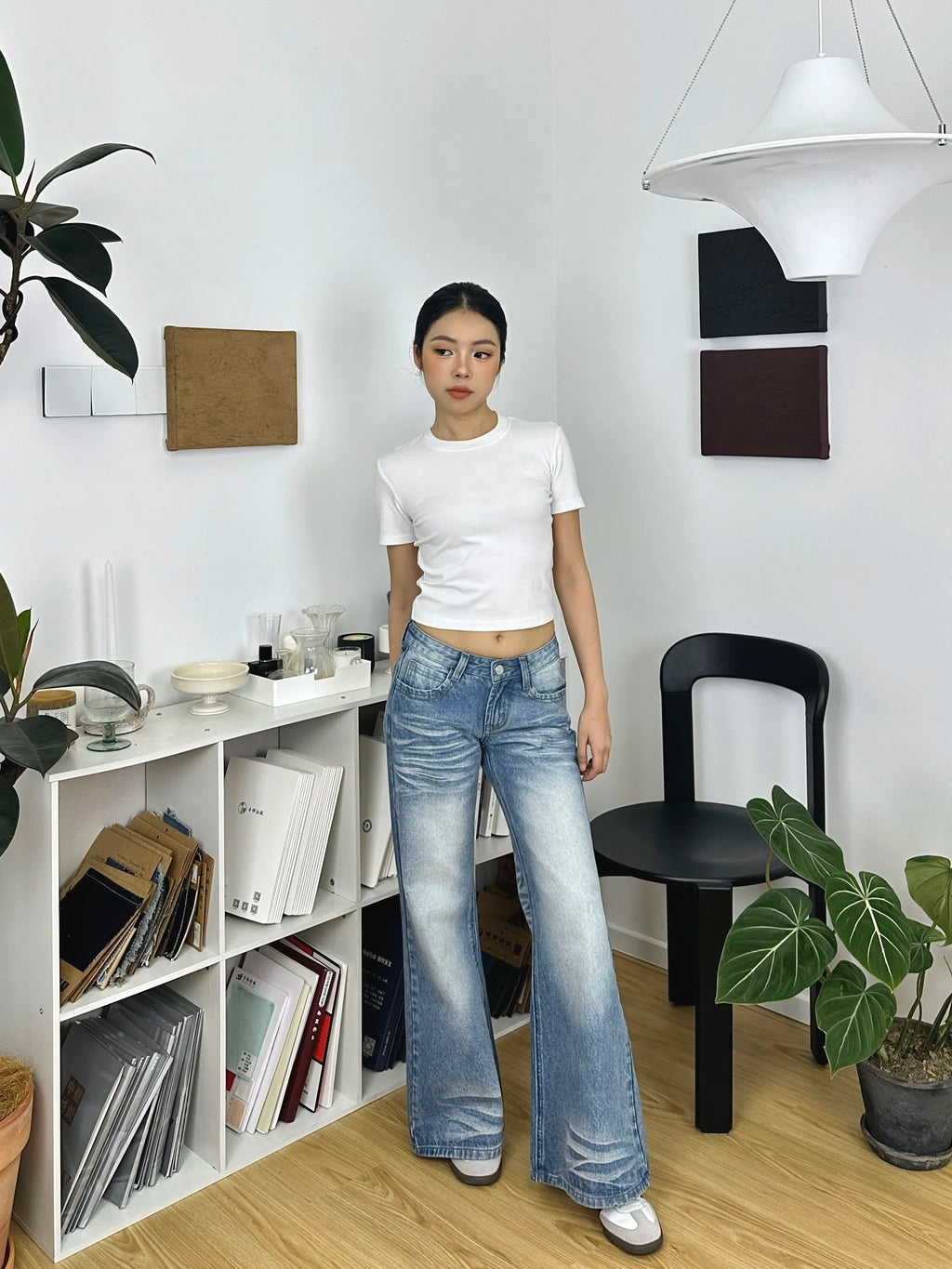 Distressed wash low-rise relaxed fit wide-leg jeans with creased hem