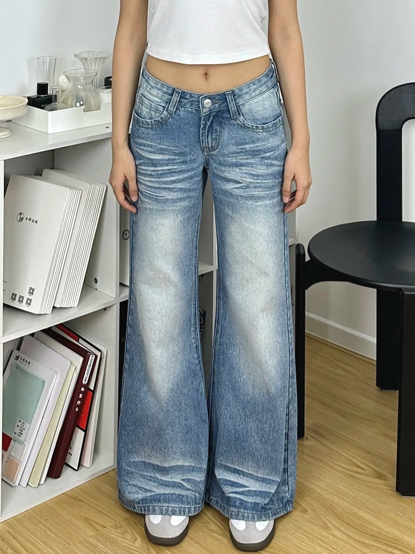 Distressed wash low-rise relaxed fit wide-leg jeans with creased hem